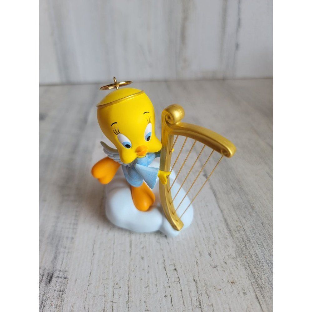 Hallmark Tweety plays angel ornament Xmas